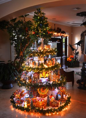 Sapin de Noël avec grande roue (avec trains, grande roue, maisons illuminées)